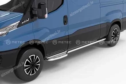 METEC SĀNU AIZSARGSTIEŅI AR PRIEKŠĒJO DURVJU PLATFORMU (L3 RITEŅU BĀZE) IVECO Daily