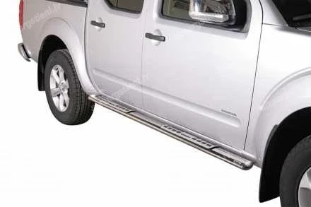 MISUTONIDA OVAL SIDE BARS WITH INTEGRATED PLASTIC FOOTSTEPS NISSAN Navara